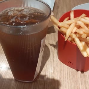 reusable-containers-at-mcDs-002-scaled-q8ac50iyskr5bexkac2ruru8p27xlwj9l6b6jfgn1c